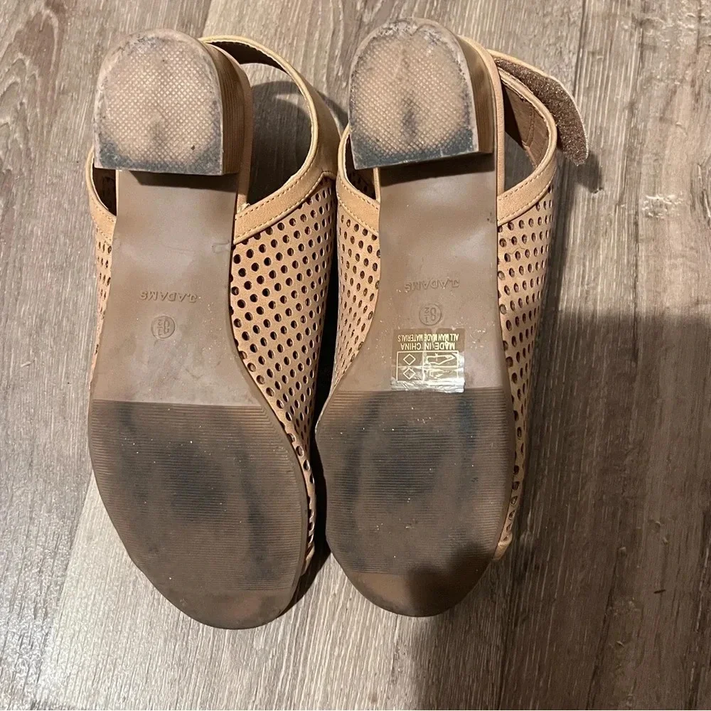 J. Adam’s size 8.5 Tan wedges. EUC